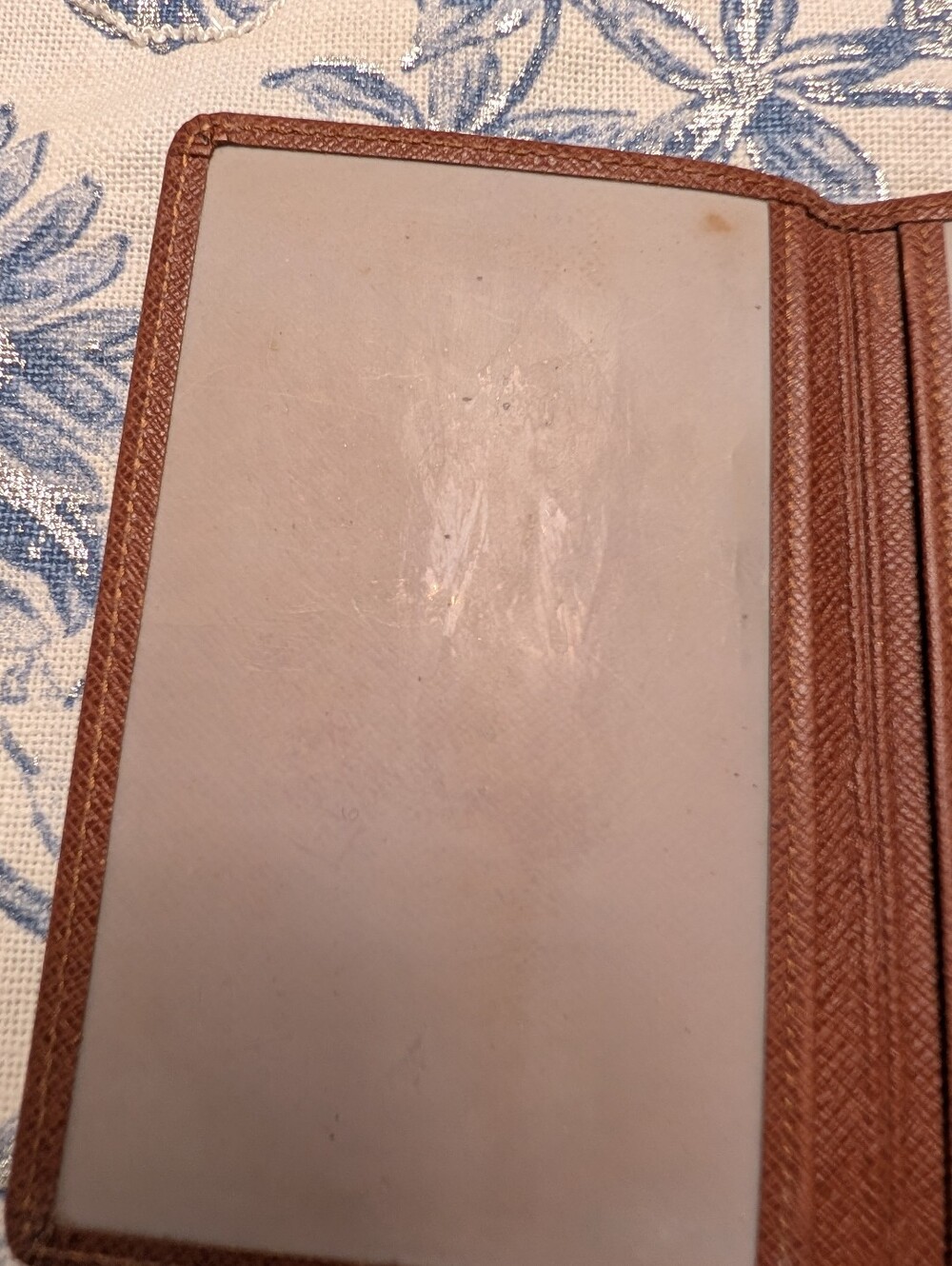 Authentic Vintage Louis Vuitton Taiga Leather ID/Photo Holder In Brown Unisex - Picture 10 of 12